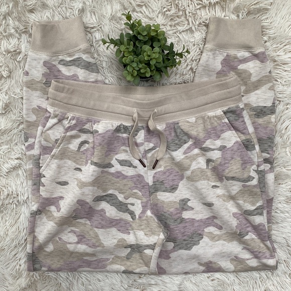 Old Navy Camo Joggers 💗 Oatmeal Gray & Plum - Picture 6 of 14